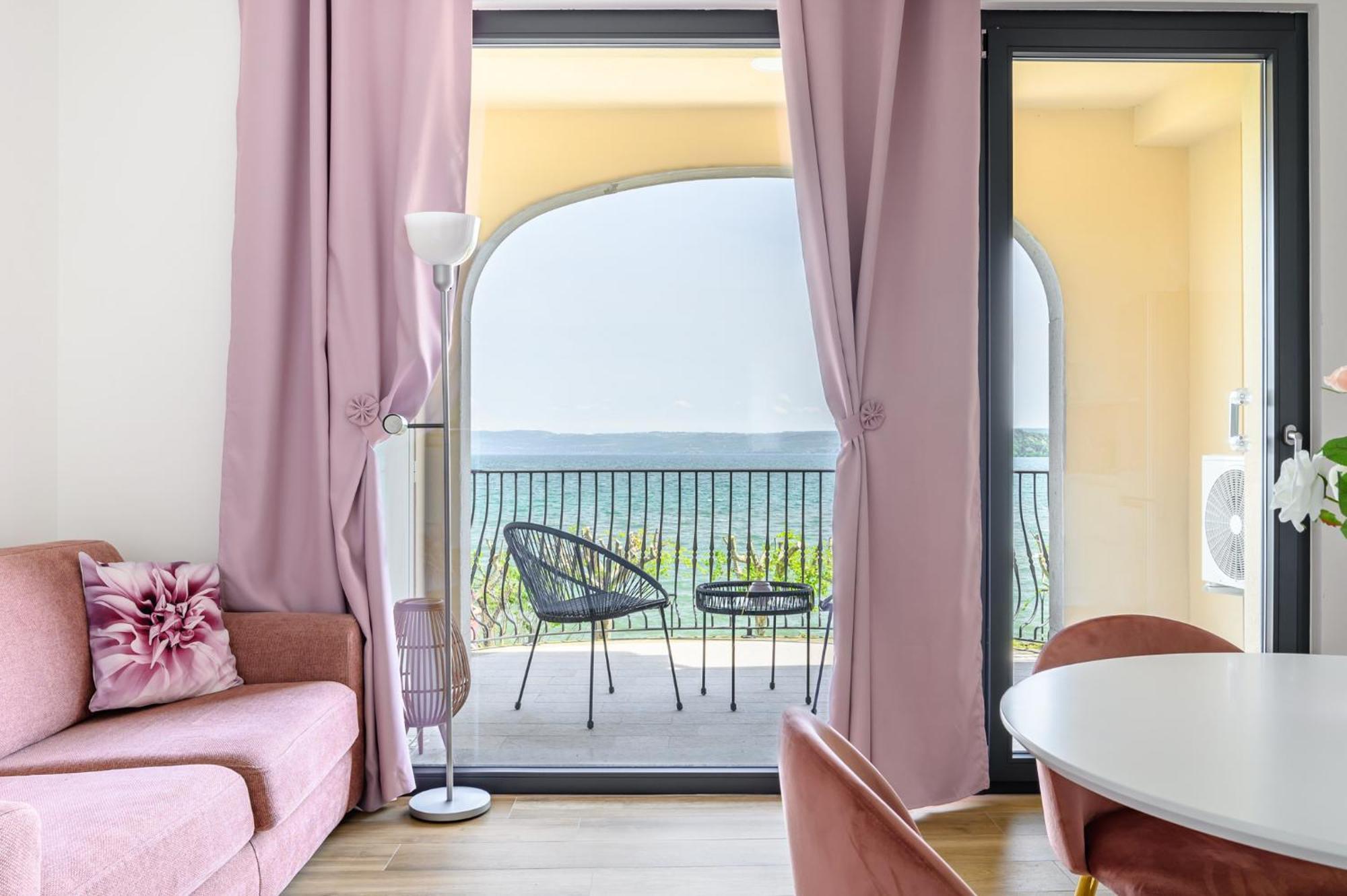 Casa Vacanze Maddalena - Palazzetto Sul Lago - Diamante Rosa Marta Chambre photo