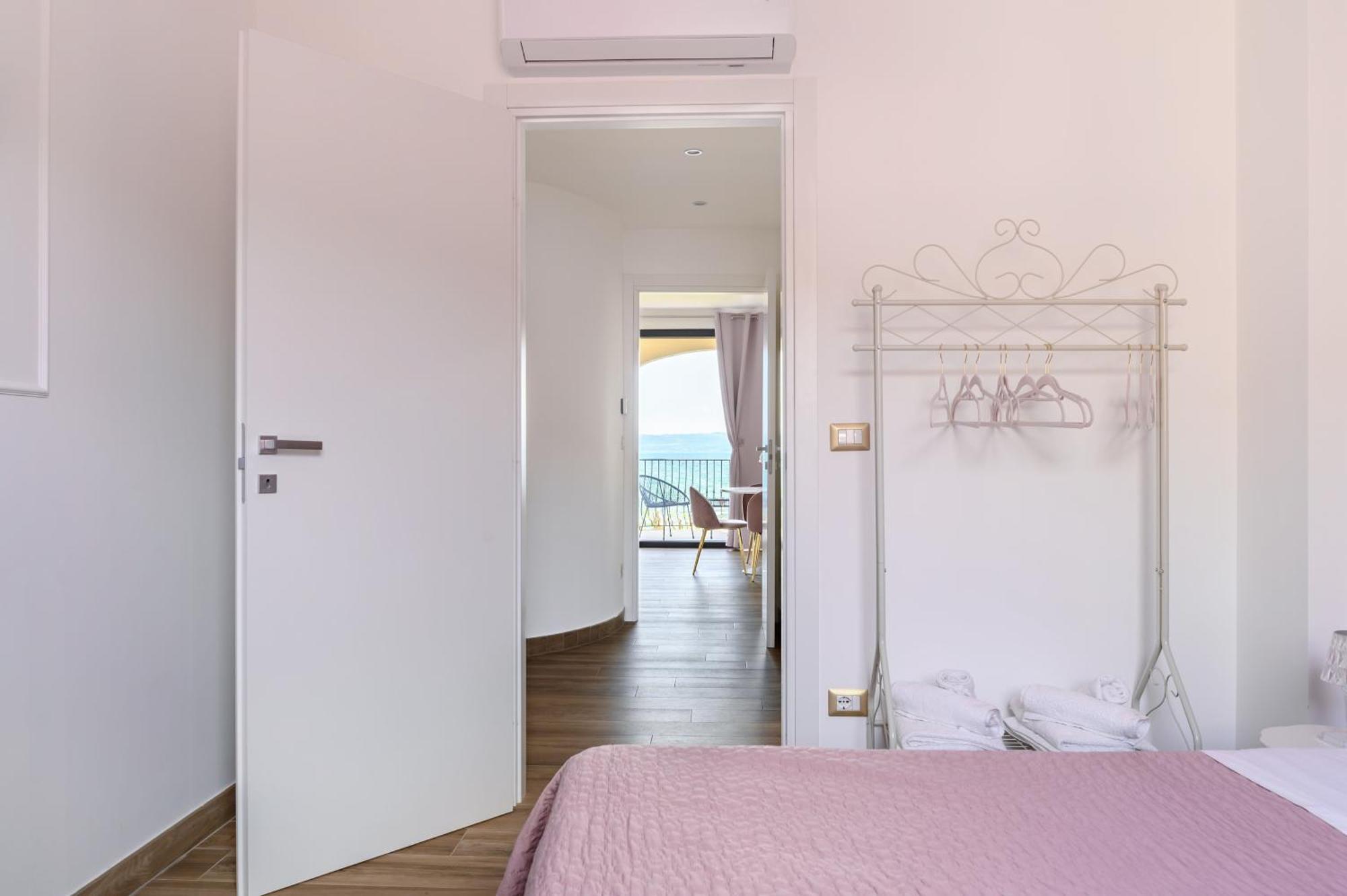 Casa Vacanze Maddalena - Palazzetto Sul Lago - Diamante Rosa Marta Extérieur photo