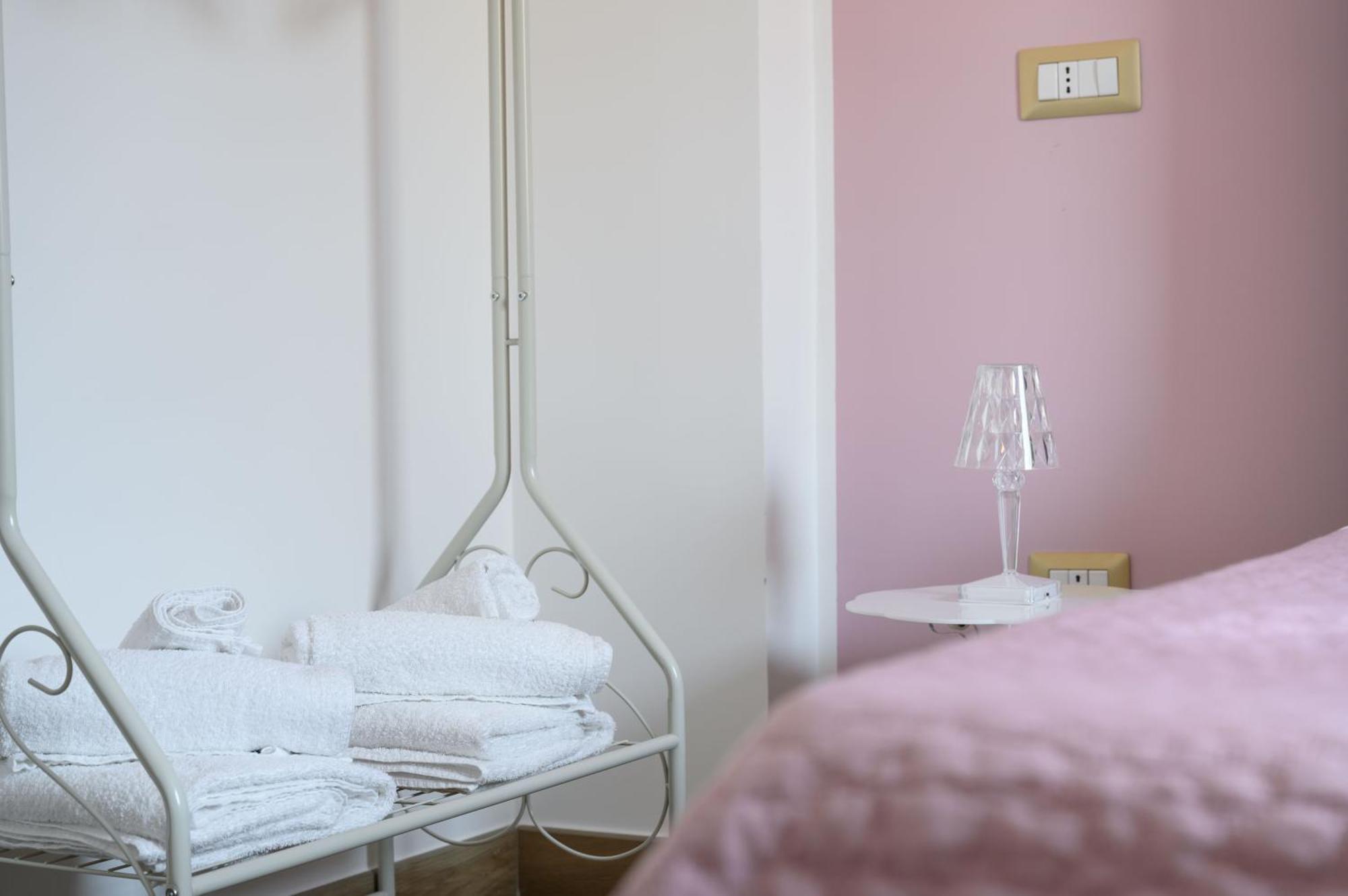 Casa Vacanze Maddalena - Palazzetto Sul Lago - Diamante Rosa Marta Extérieur photo