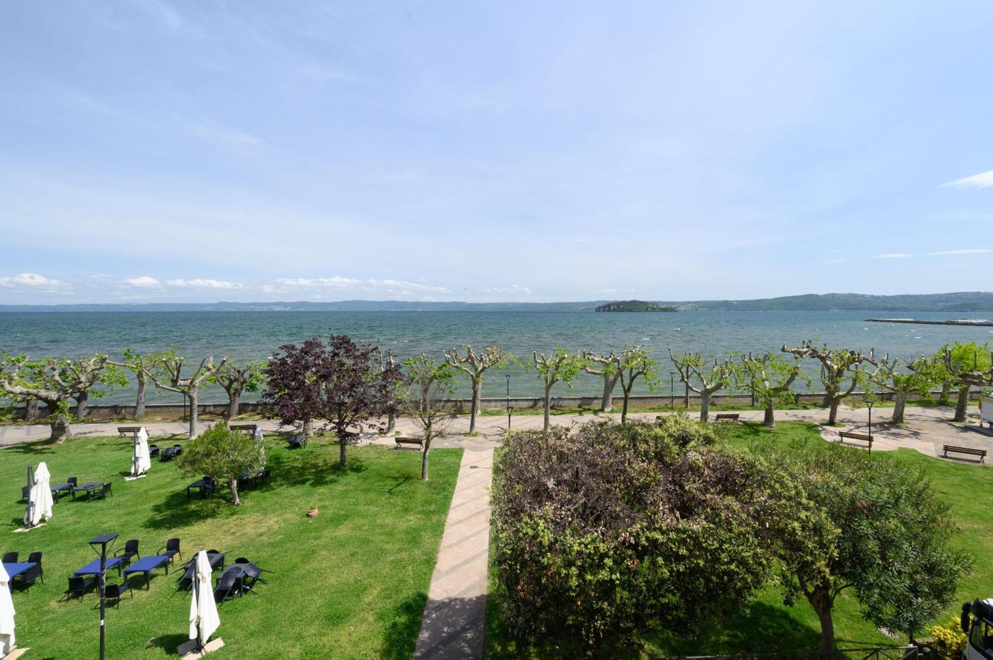 Casa Vacanze Maddalena - Palazzetto Sul Lago - Diamante Rosa Marta Extérieur photo